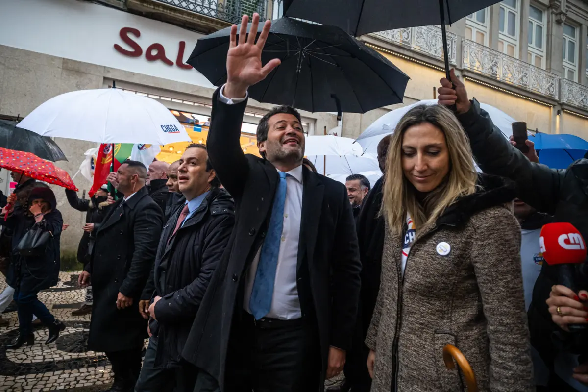 Líder do Chega acusou PS e PSD de pretenderem "amordaçar o Ministério Público para os políticos terem impunidade"