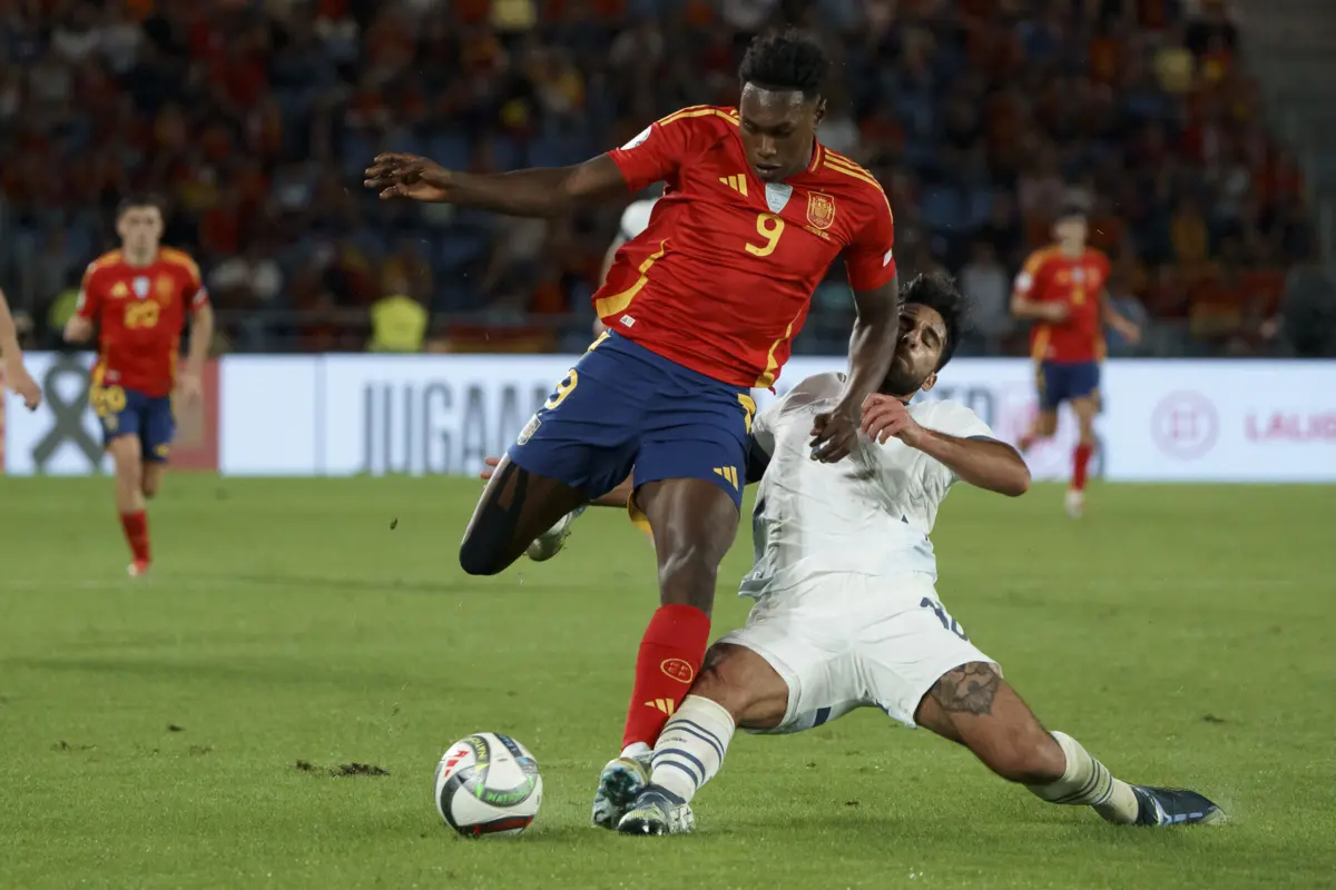 Samu jogou os segundos 45 minutos na vitória de La Roja sobre a Suíça, por 3-2