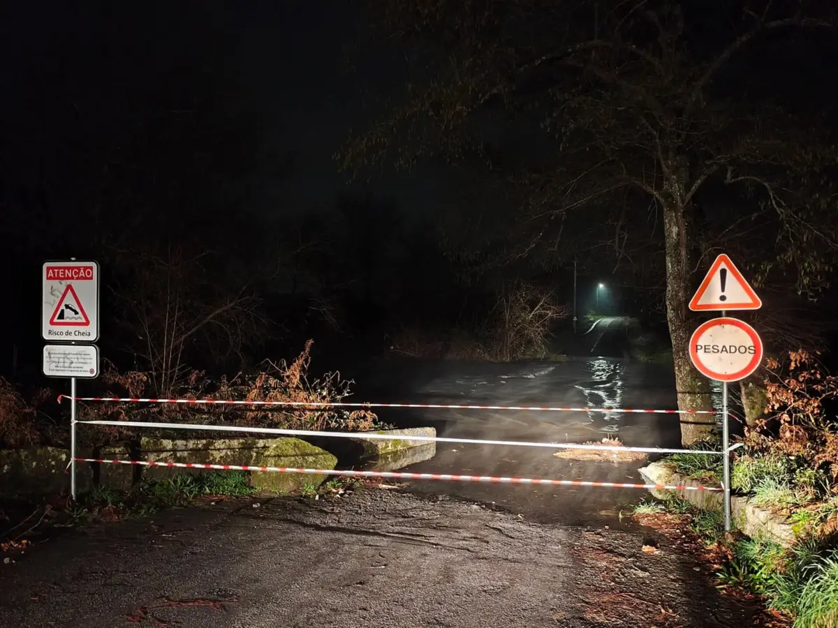 A Ponte de Nasceiros está encerrada desde a noite de domingo
