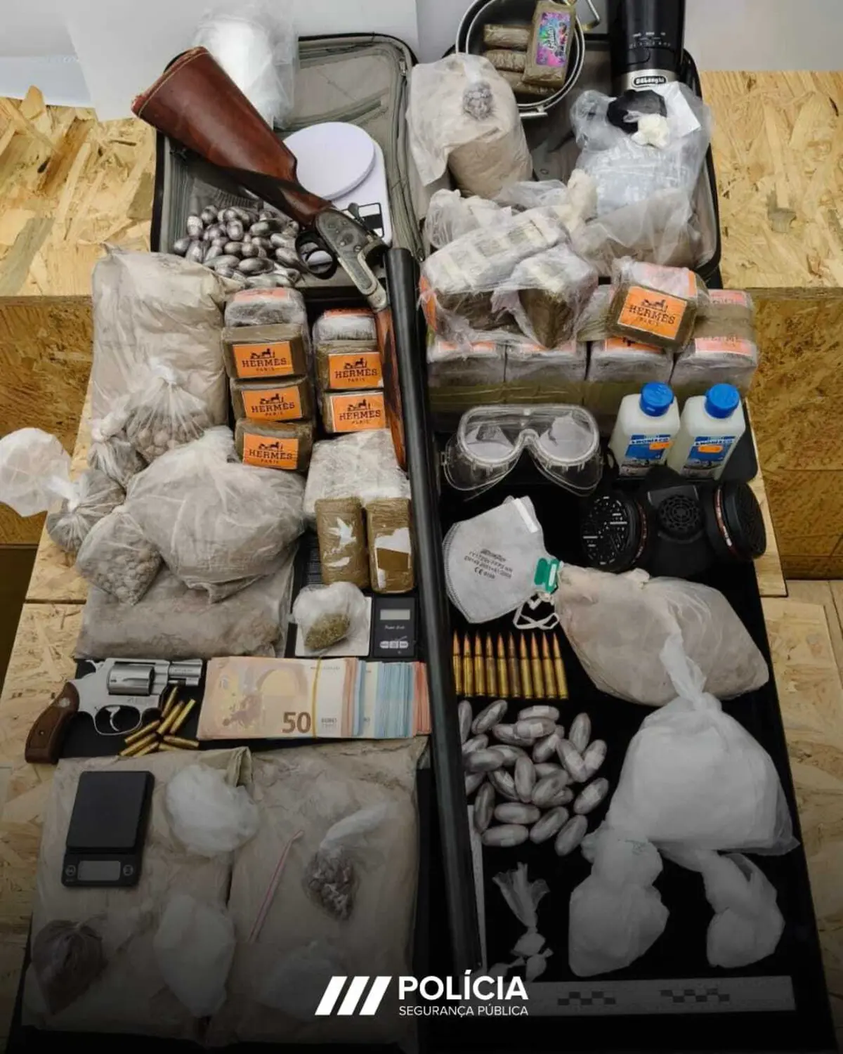 Polícia apreendeu 11 quilos de droga e cerca de 5500 euros em dinheiro