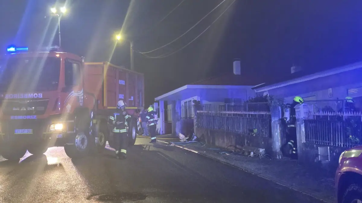 O incêndio ocorreu habitação situada na Rua da Escola Secundária de Maceda