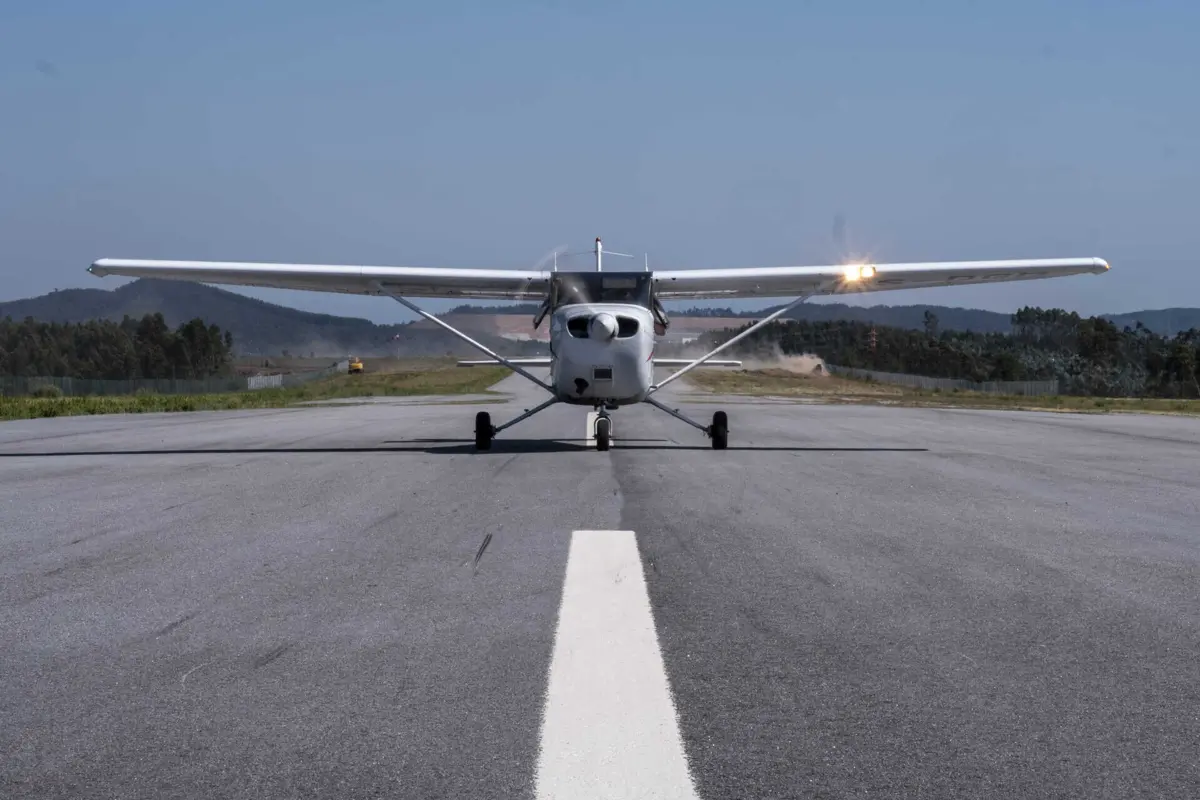 O valor da taxa será variável para aviões até 19 lugares.