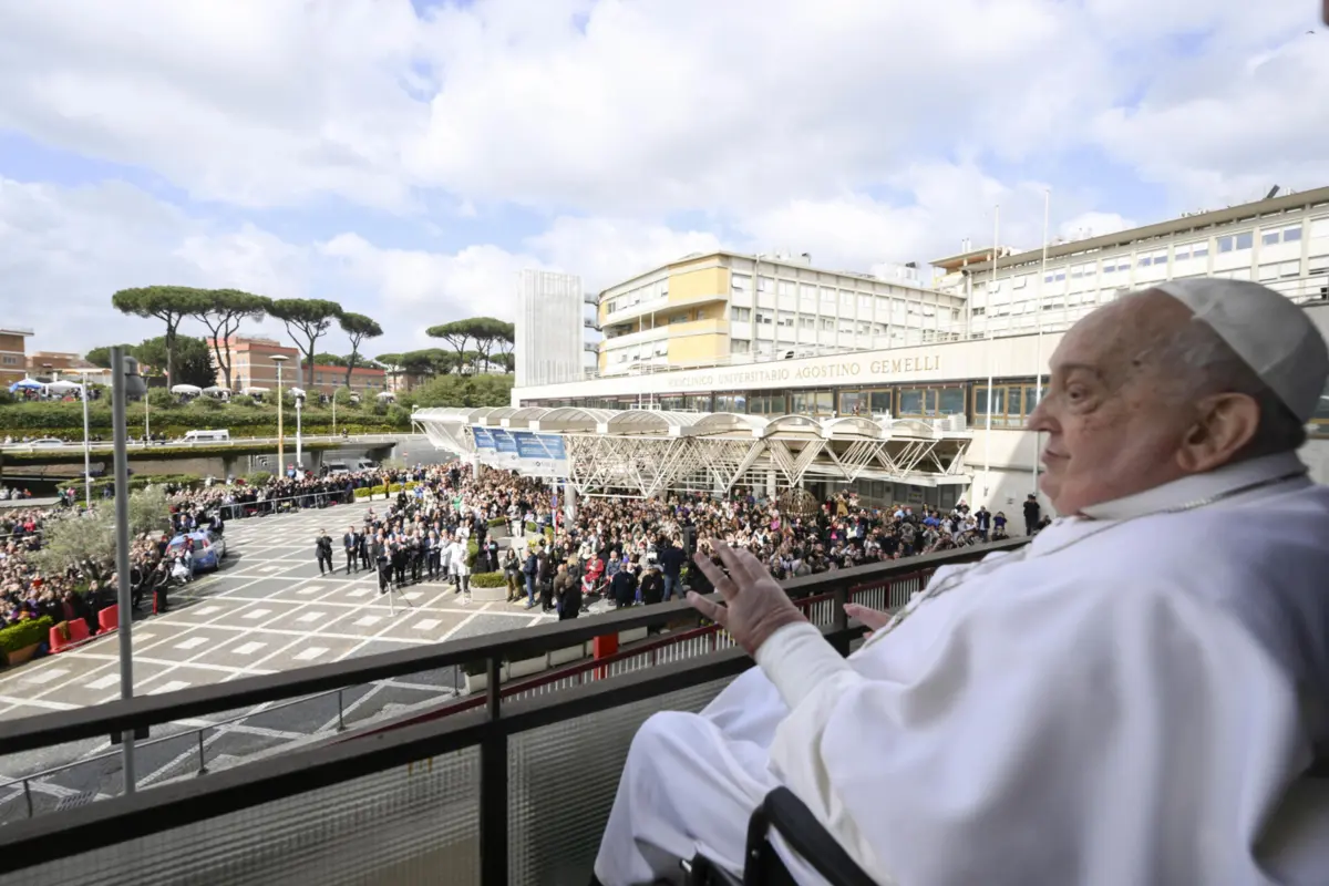 Papa Francisco deixou o hospital após 38 dias internado