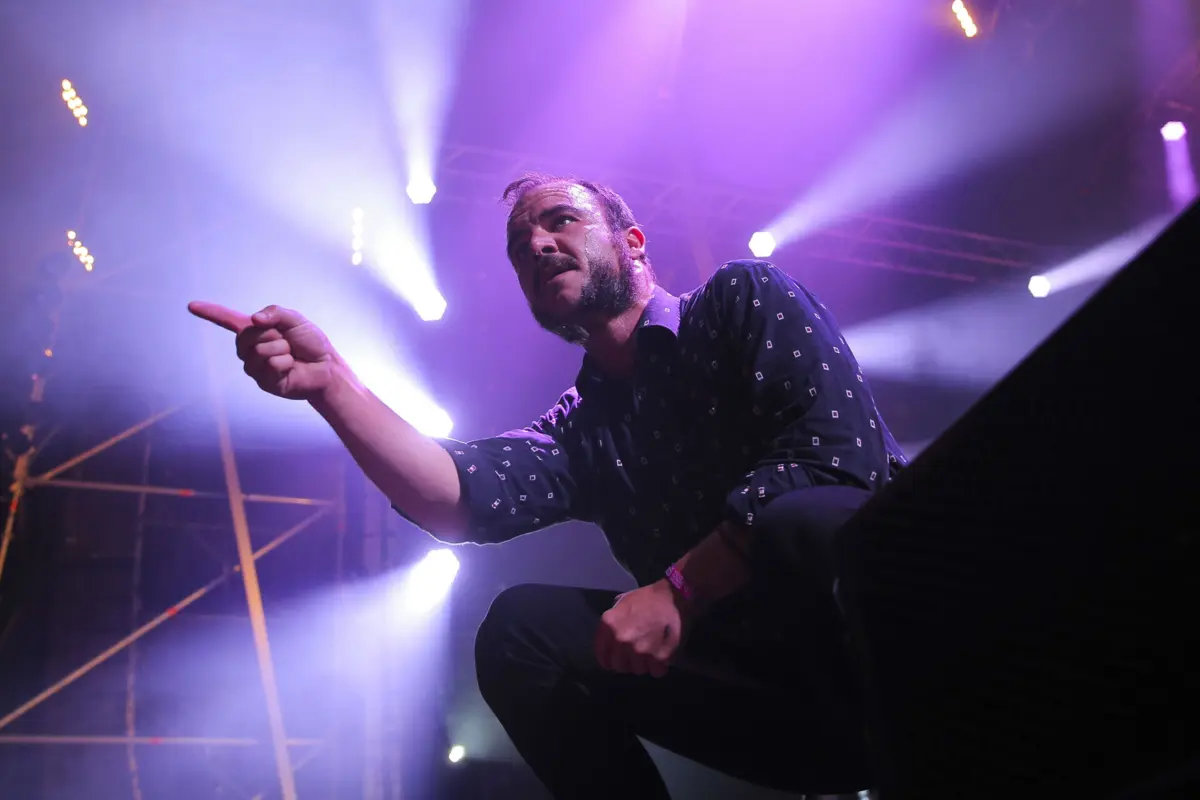 Alma imensa do vocalista Samuel T. Herring percorre o disco