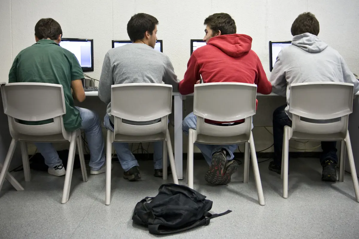 Alunos do 4.º, 6.º e 9.º praticaram avaliação em formato digital