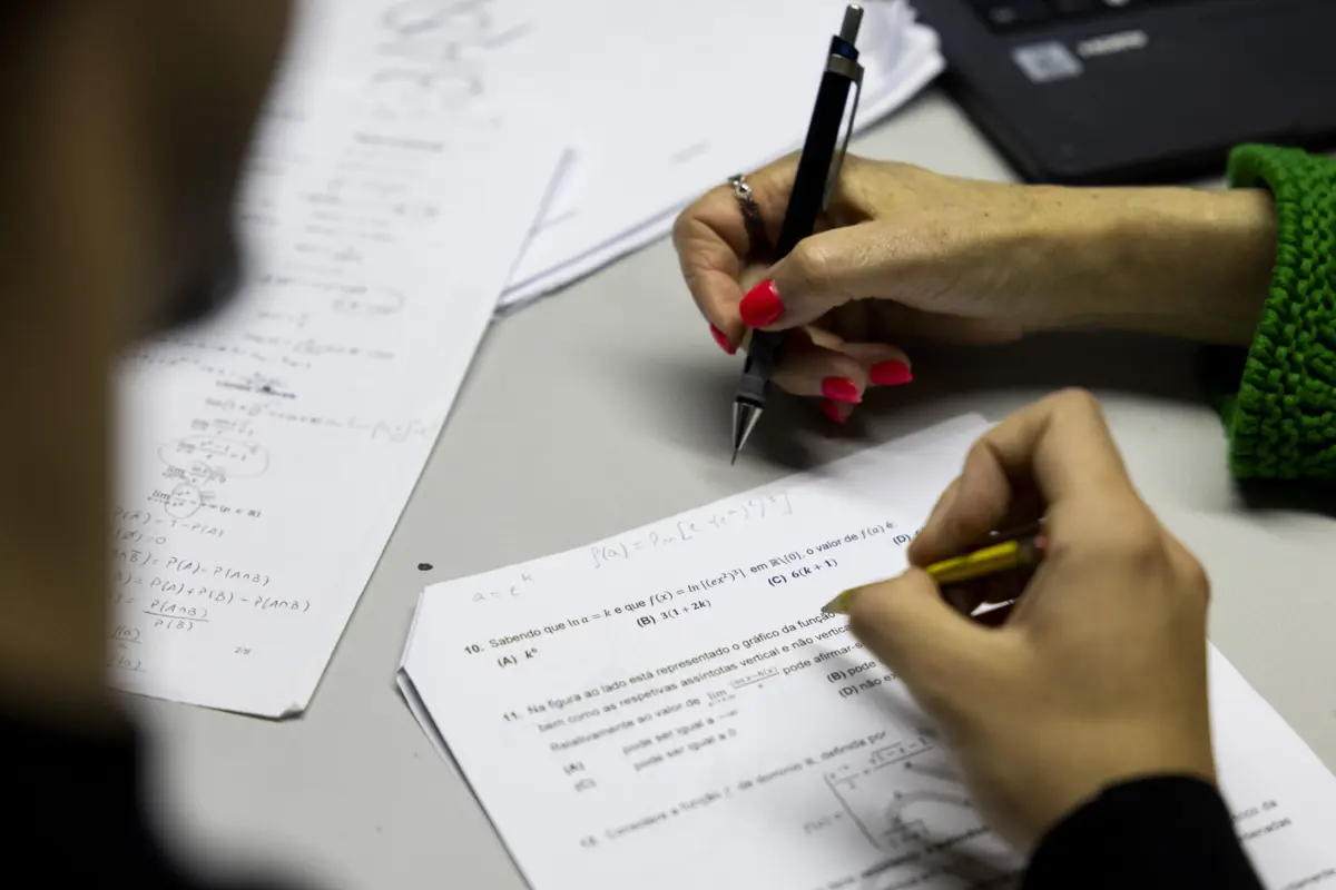 AT esclarece o que pode ou não ser usado como despesa de educação dedutível ao IRS