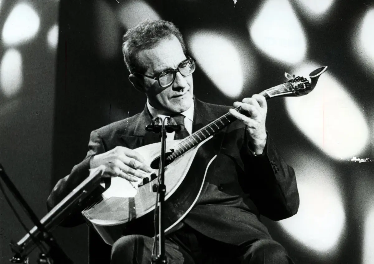 O afeto extremo pela guitarra era de tal ordem que, nos últimos anos, já acamado e impossibilitado de tocar, pedia à companheira que a levasse até ao hospital