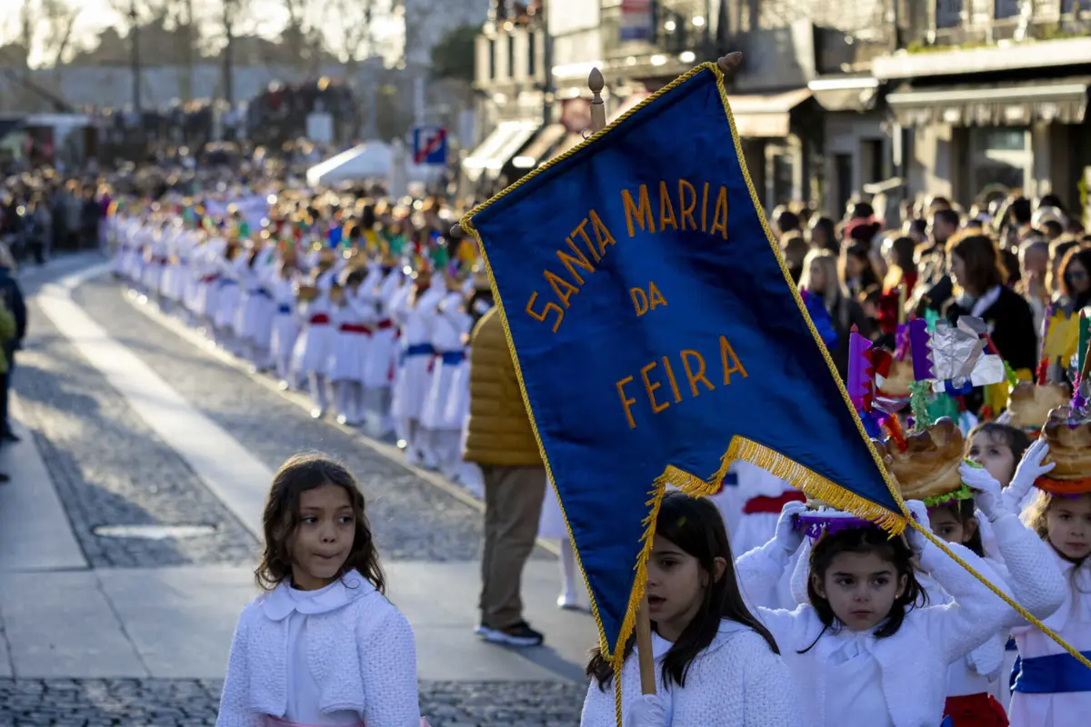 Podem inscrever-se meninas residentes ou estudantes no concelho de Santa Maria da Feira que completem, no mínimo, 8 anos de idade até ao final de 2025