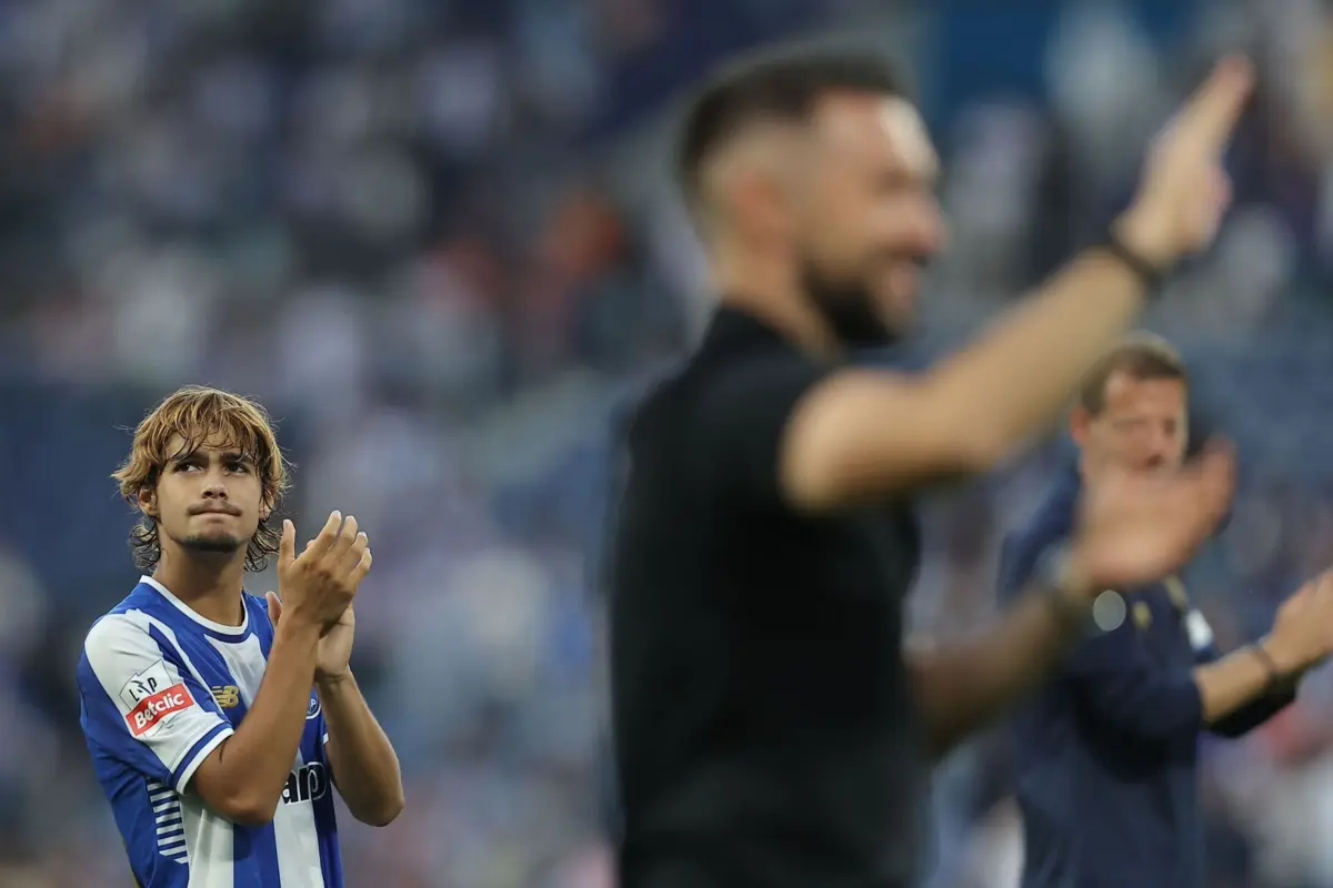 Rodrigo Mora voltou a sair do banco sob as ordens de Farioli