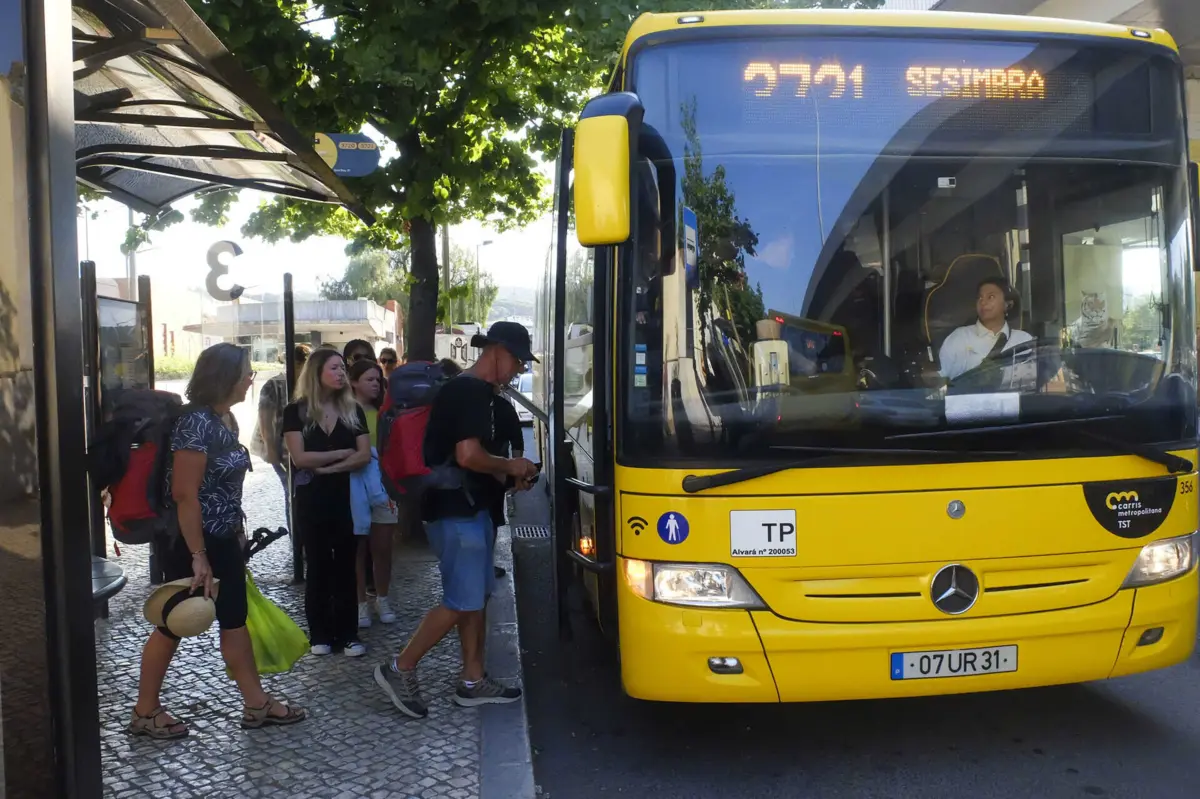Os bilhetes comprados a bordo e a tarifa pré-paga da Carris Metropolitana não terão aumentos no próximo ano.
