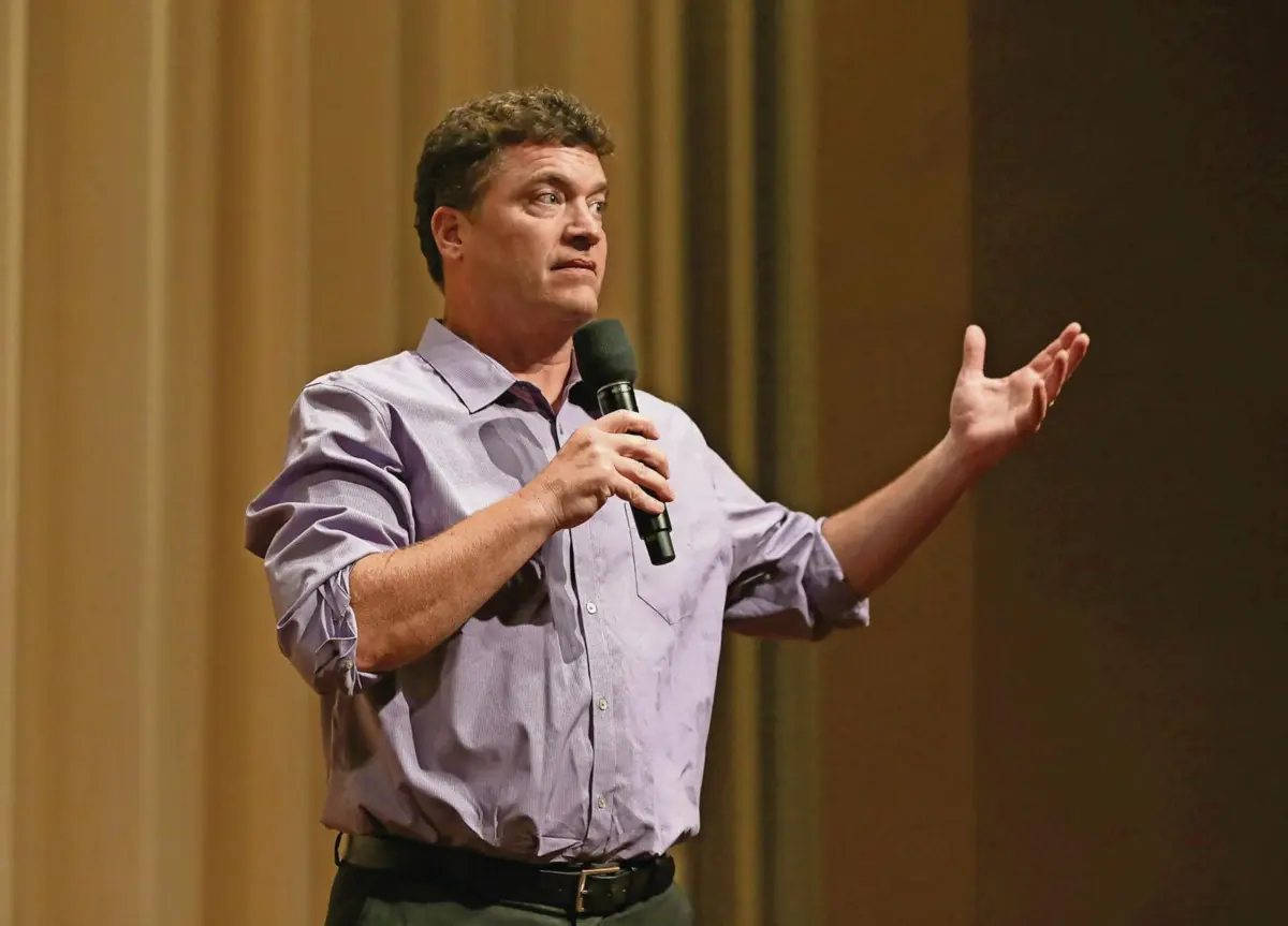 Pat Finn era casado com Donna Crowley e tinha três filhos