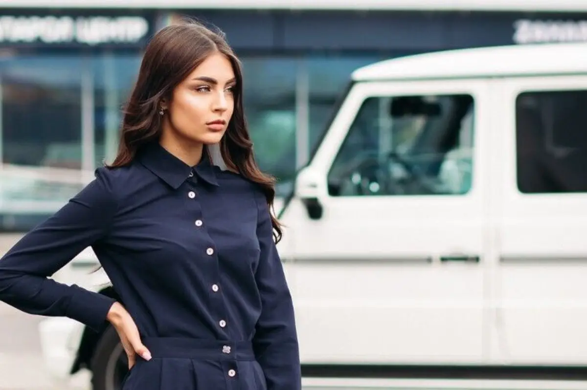 Imagem de contexto do artigo Vestidos camiseiro para todos os corpos e com uma nova forma de usar