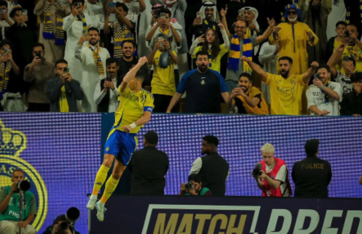 Cristiano Ronaldo festeja o golo ao Esteghlal