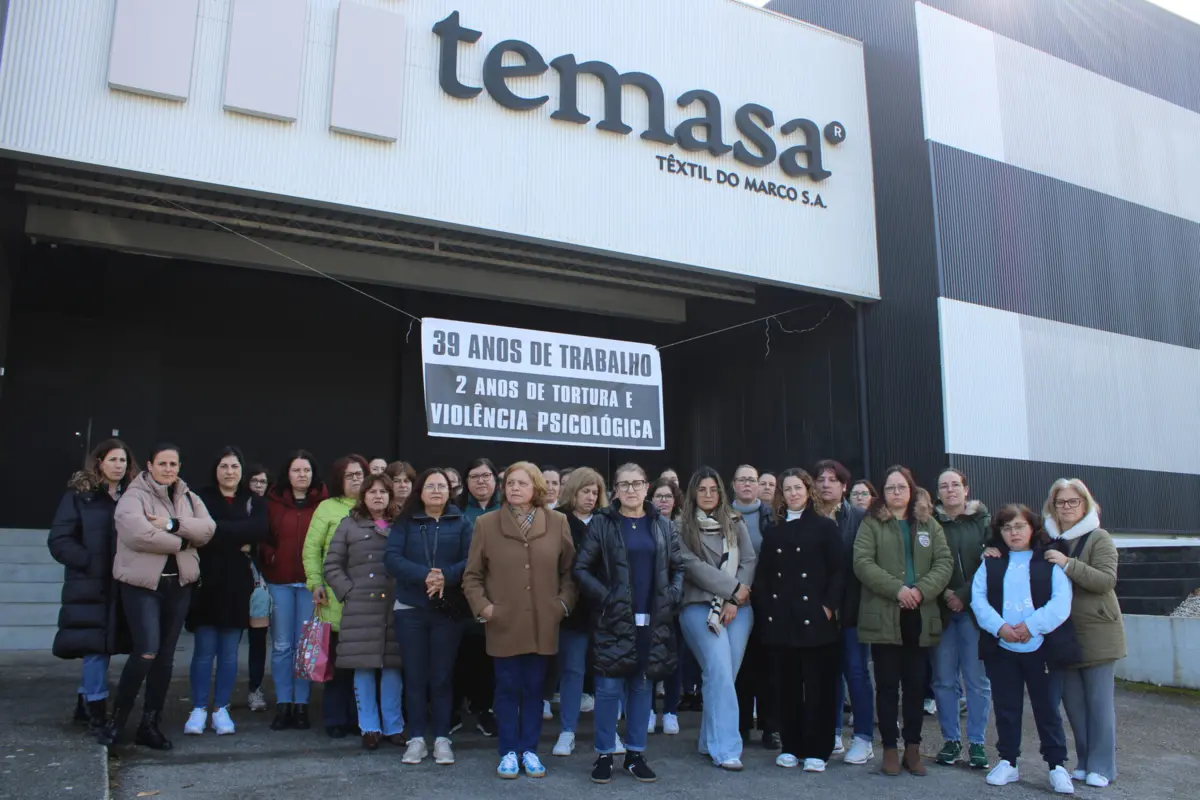 Imagem de contexto do artigo Funcionárias da fábrica Temasa protestam contra encerramento e acusam patrão de maus-tratos