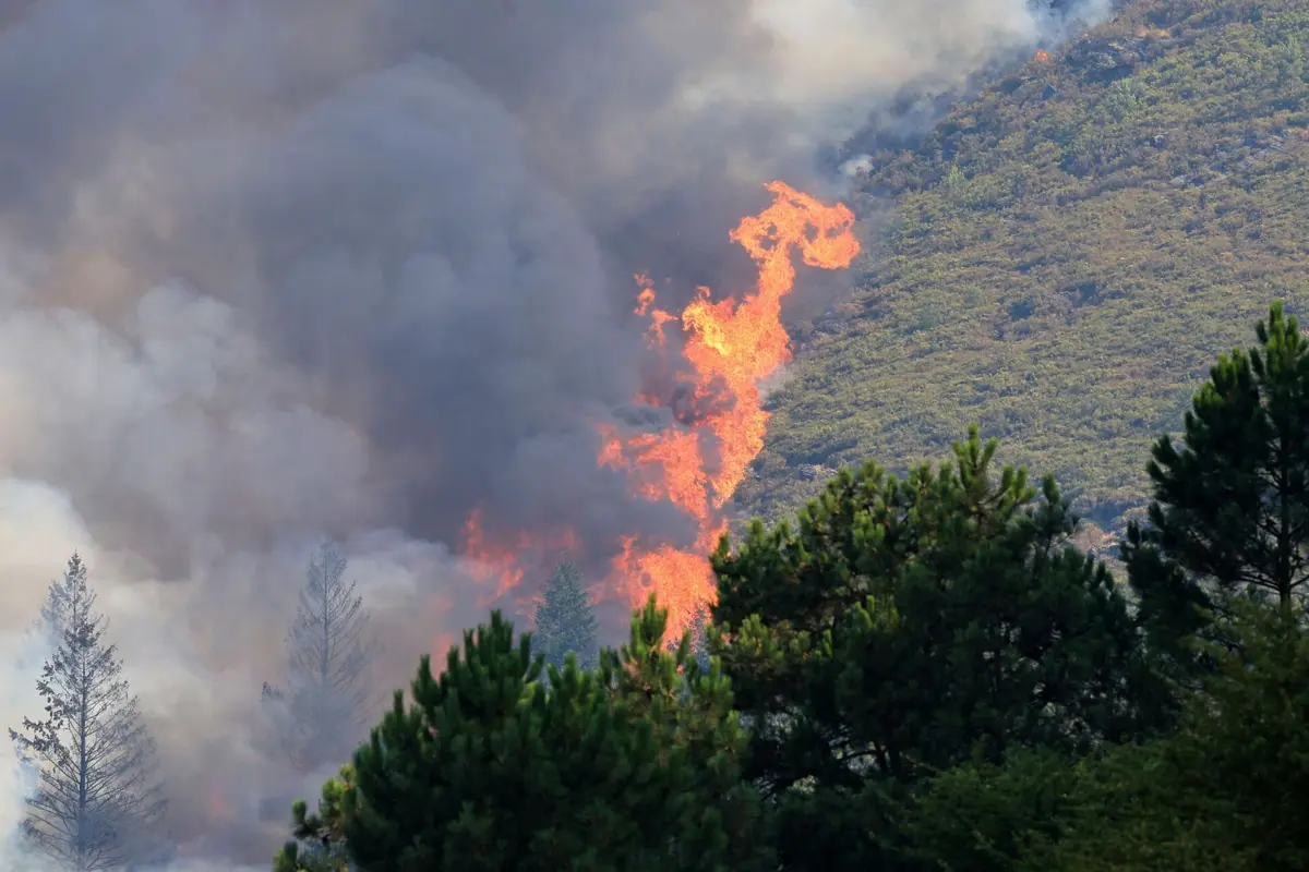 O incêndio tinha deflagrado no sábado em Mondim de Basto