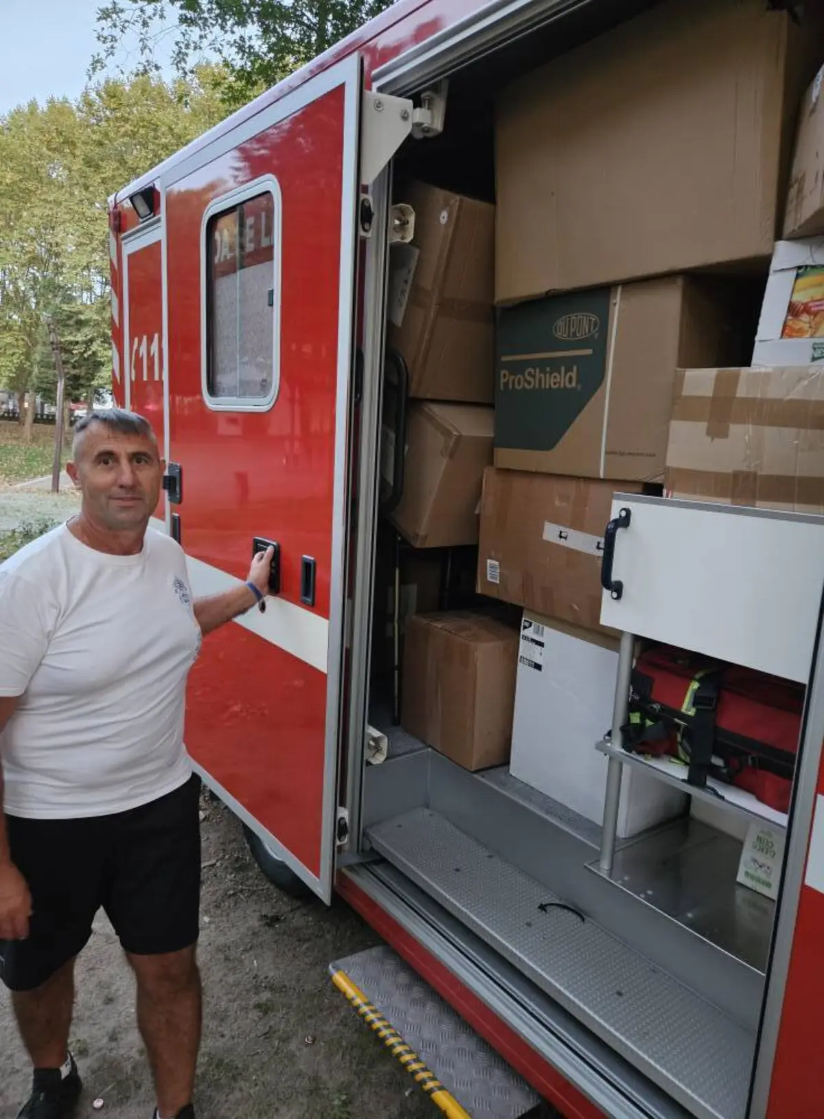 Camião seguiu com 24 toneladas de ajuda humanitária