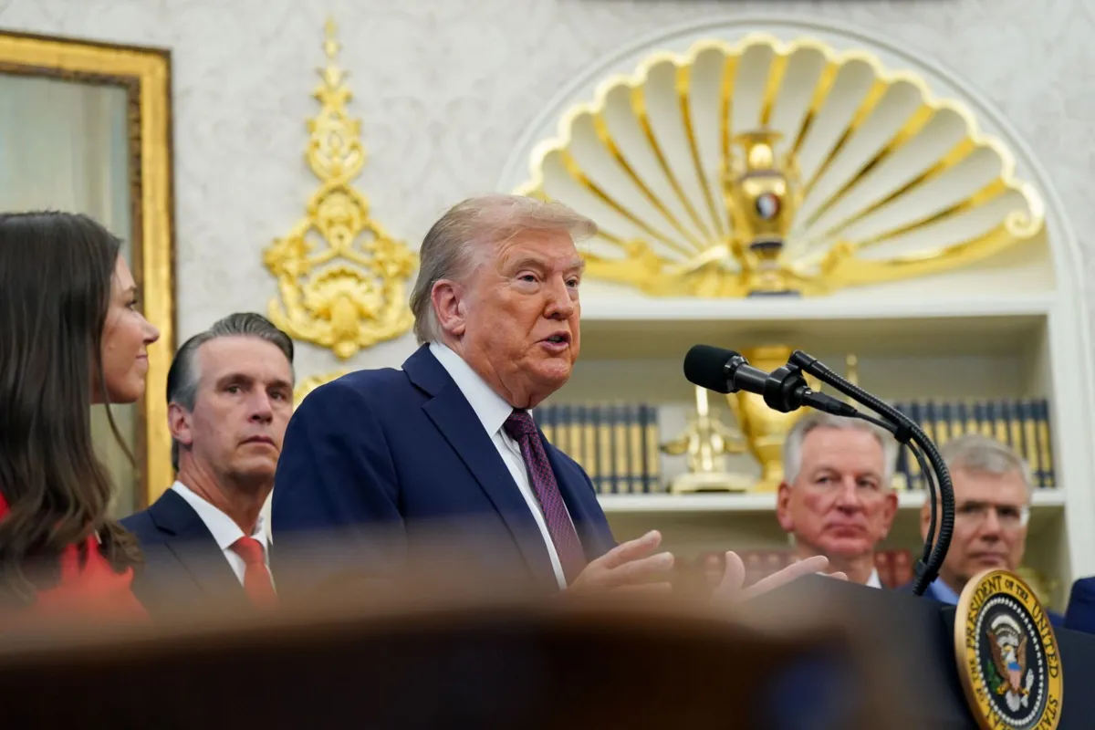 "Literalmente destruímos um barco, um barco que transportava drogas", afirmou