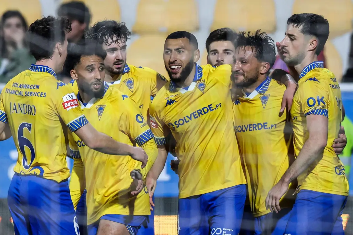 Begraoui festeja golo com os colegas