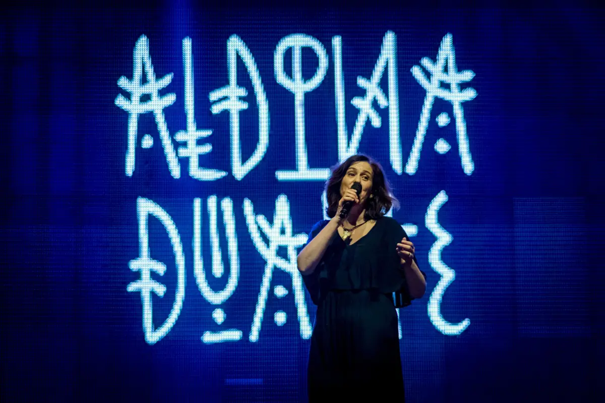 Novo álbum da fadista "é uma declaração de amor à poesia e à liberdade"