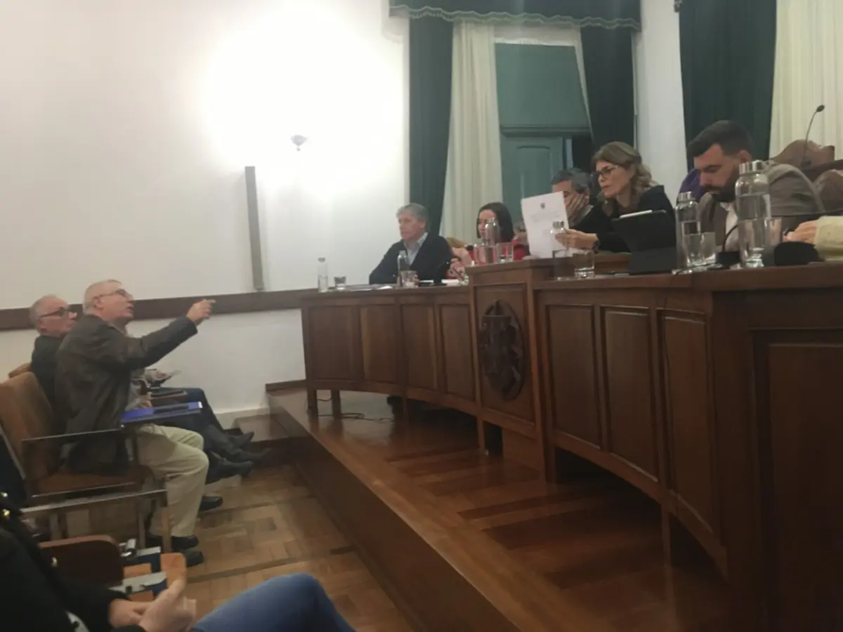 Moradores foram à reunião de Câmara protestar