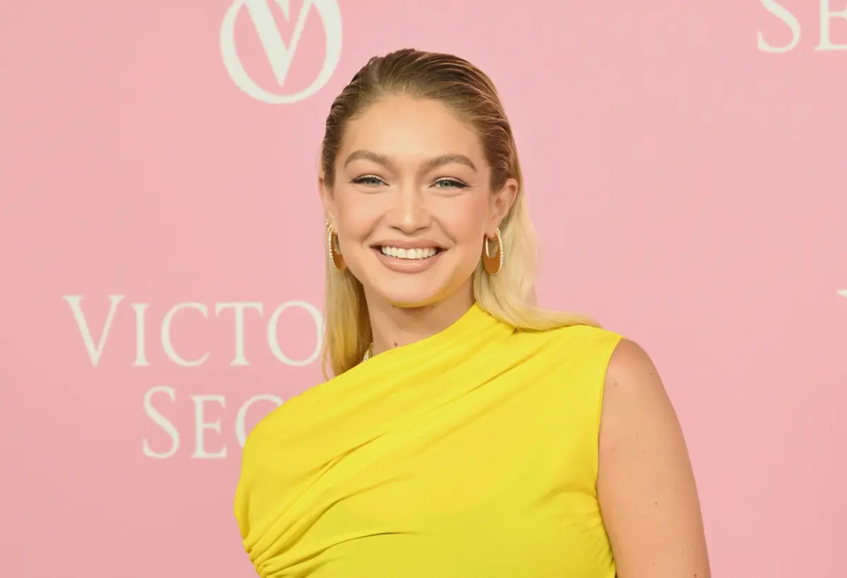 Gigi Hadid abriu o espetáculo da Victoria's Secret