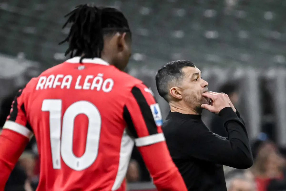 Sérgio Conceição deixou Rafael Leão no balneário, ao intervalo do último jogo com o Torino