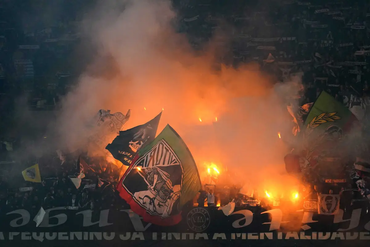 Adeptos assobiaram minuto de silêncio de Pinto da Costa