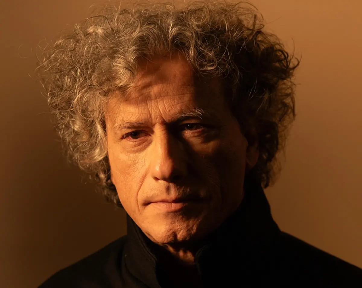 "Uma história assim" é o primeiro álbum em nome próprio de Gabriel Gomes. Edição a 27 de fevereiro. Em março há concertos de apresentação em Lisboa (Coliseu Club, dia 3) e Porto (Casa da Música, 11).