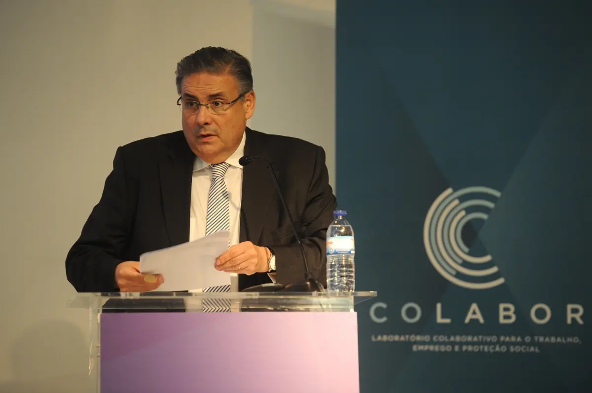 Secretário de Estado Adjunto e dos Assuntos Parlamentares encerrou conferência em Lisboa sobre democracia e a segurança dos jornalistas