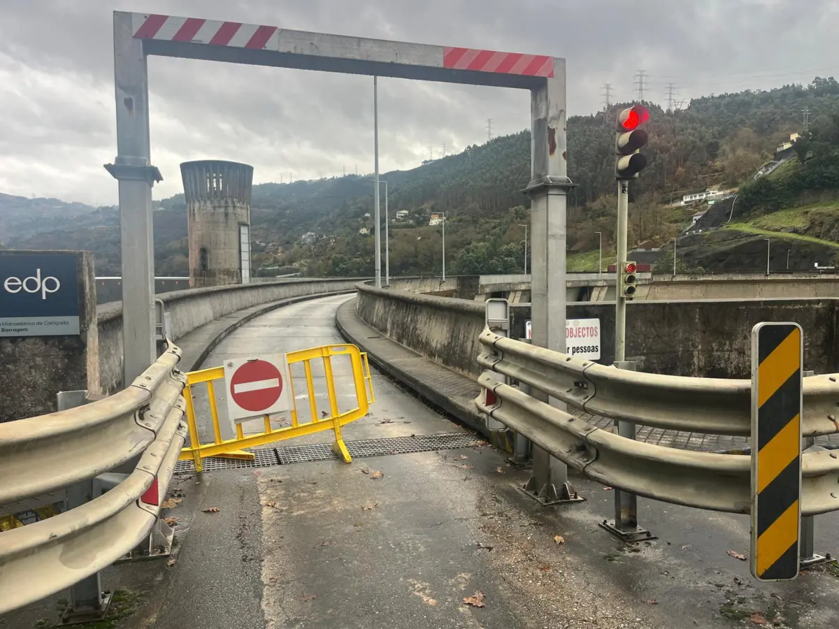 Imagem de contexto do artigo Derrocadas bloqueiam passagem no Pontão da Barragem da Caniçada
