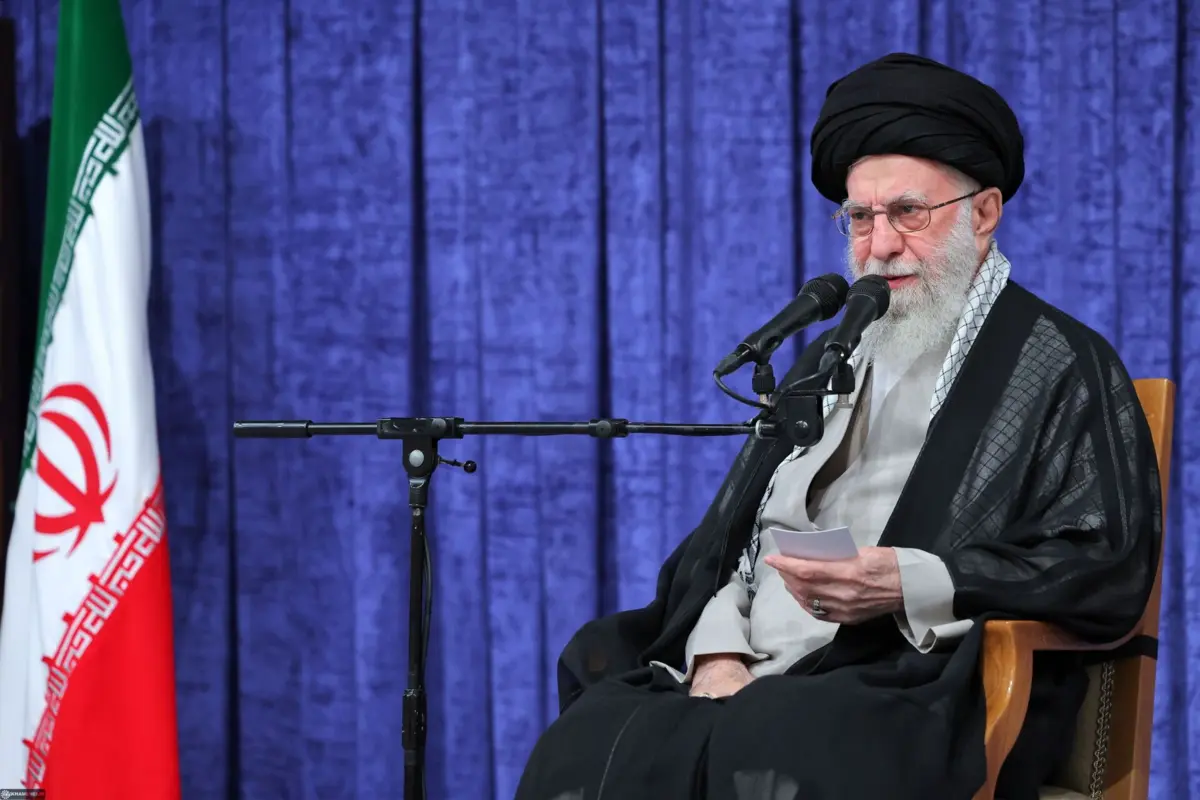 Líder supremo iraniano, Ali Khamenei, rejeita negociações diretas com Washington
