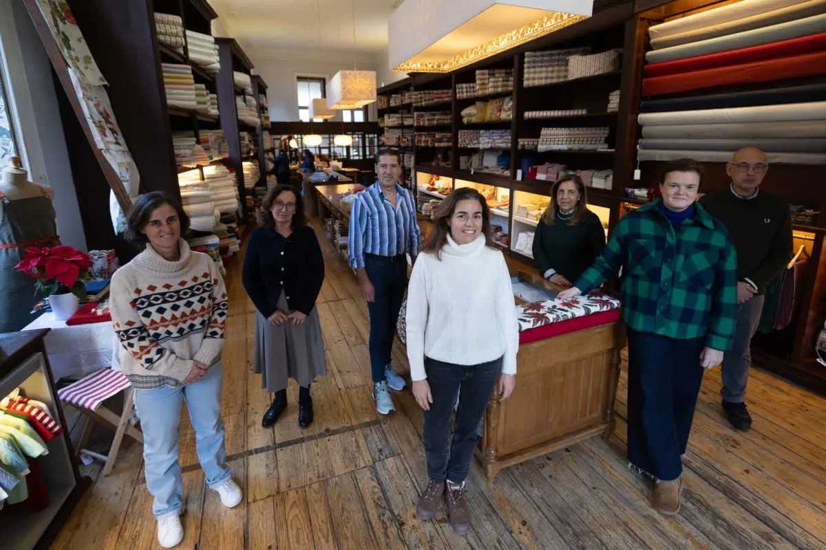 Filipa e Leonor ao centro ladeadas pelos funcionários