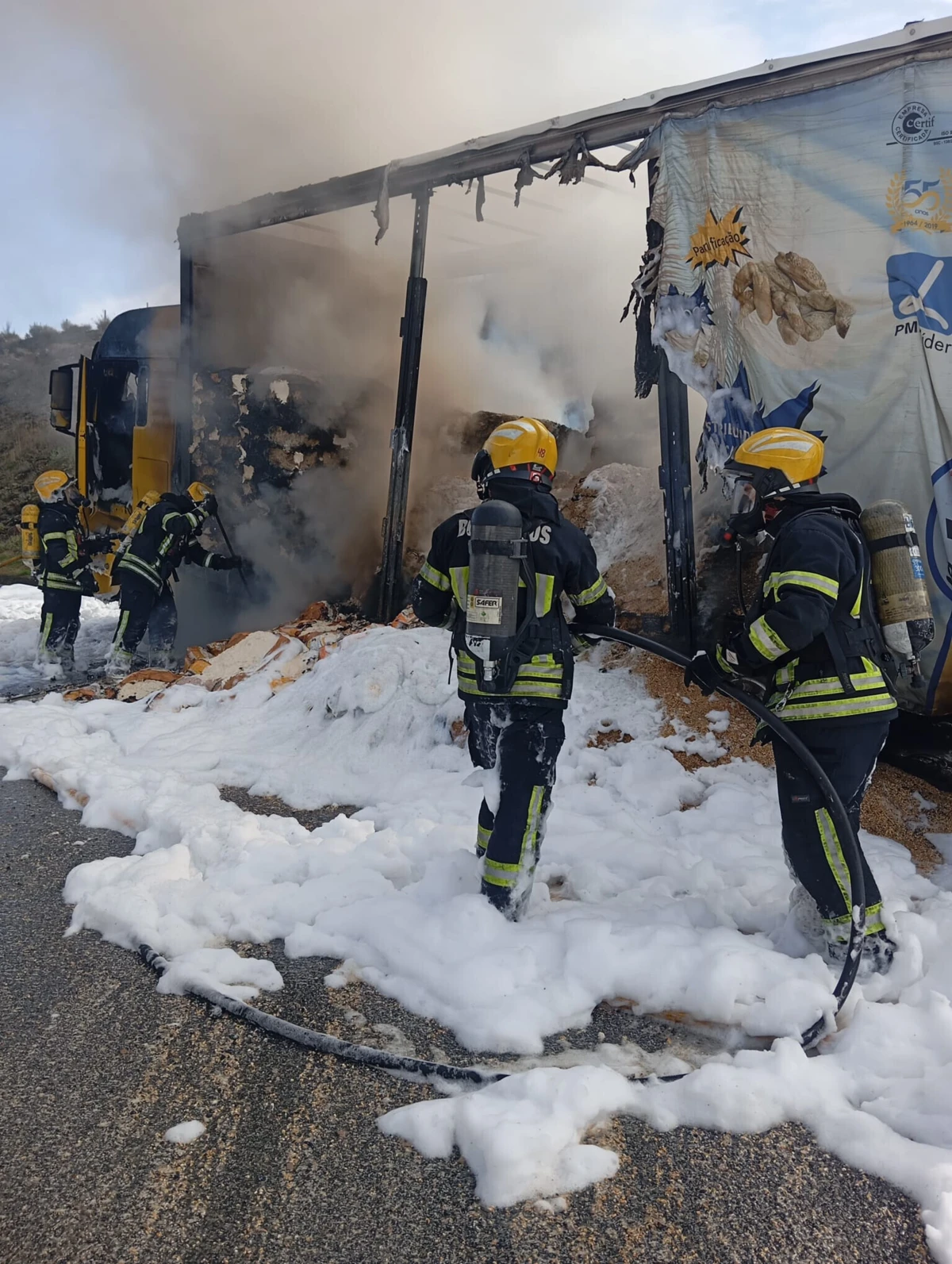 Imagem de contexto do artigo Camião em chamas corta a A4 em Mirandela