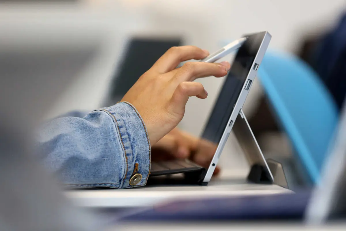 Imagem de contexto do artigo Professores desafiados a usar inteligência artificial no dia-a-dia