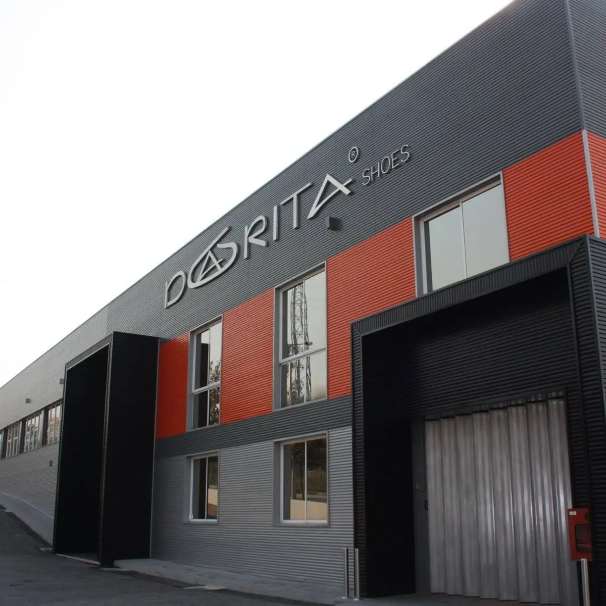 Os cerca de 70 funcionários estão sem receber o salário de julho e o subsídio de férias