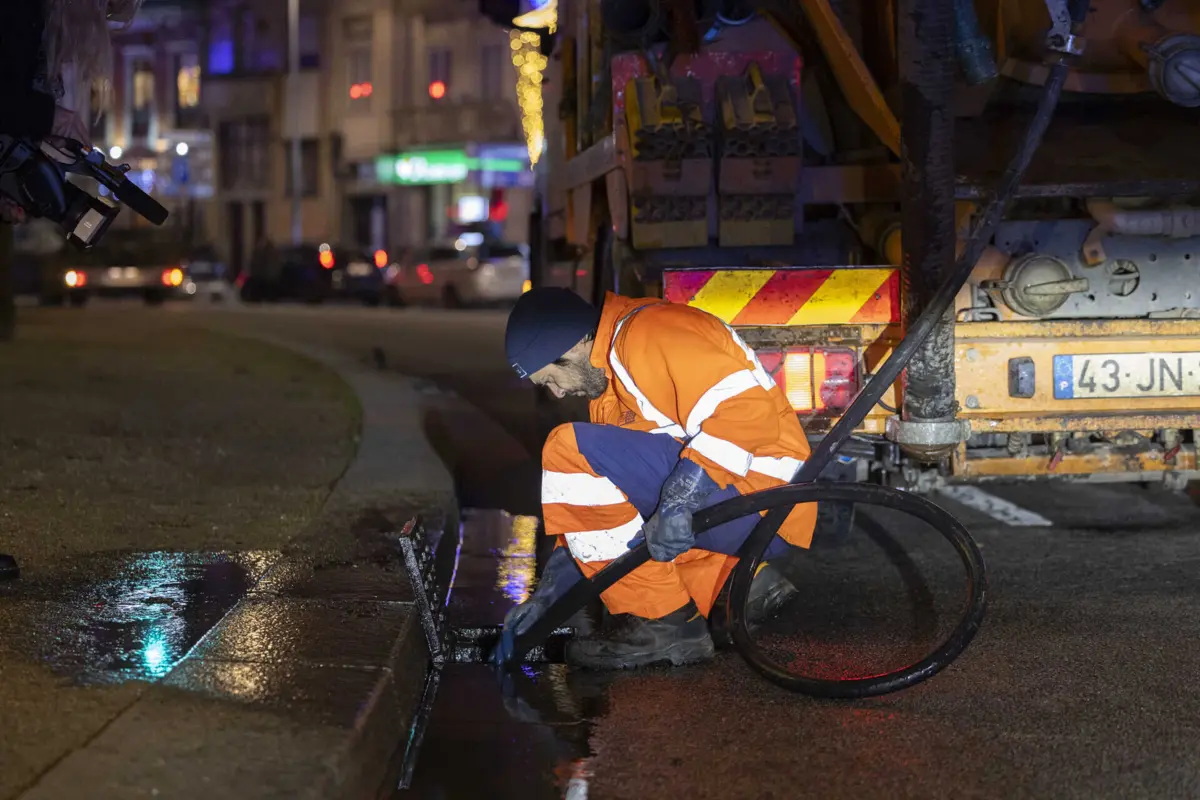 Maior parte do lixo retirado é terra e folhas