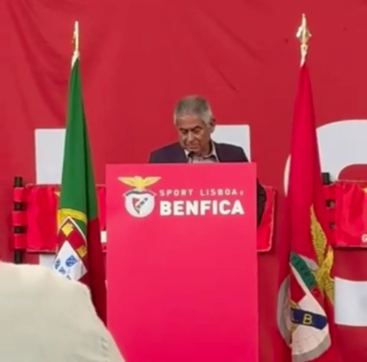 Antigo presidente das águias e candidato ao cargo foi fortemente assobiado