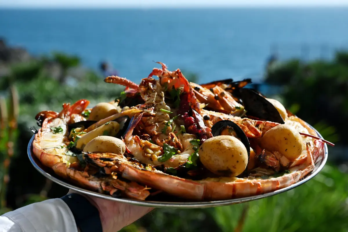 A riqueza marítima é garantida no Boca do Inferno, em Cascais.