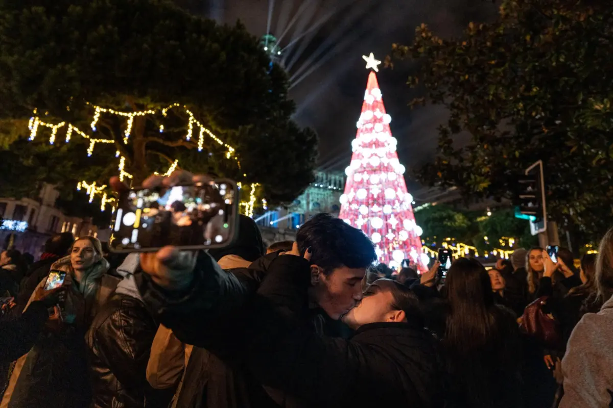 Luzes de Natal levaram multidão aos Aliados