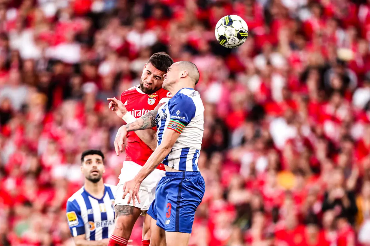 O Clássico joga-se às 20h15 desta sexta-feira, no Estádio da Luz.