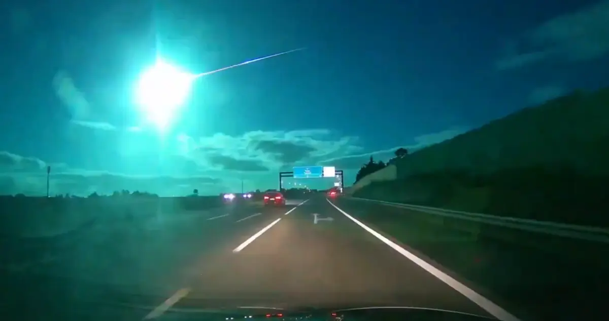 Imagem de contexto do artigo Bola de fogo entrou na atmosfera a 161 mil km/h mas não atingiu a superfície terrestre