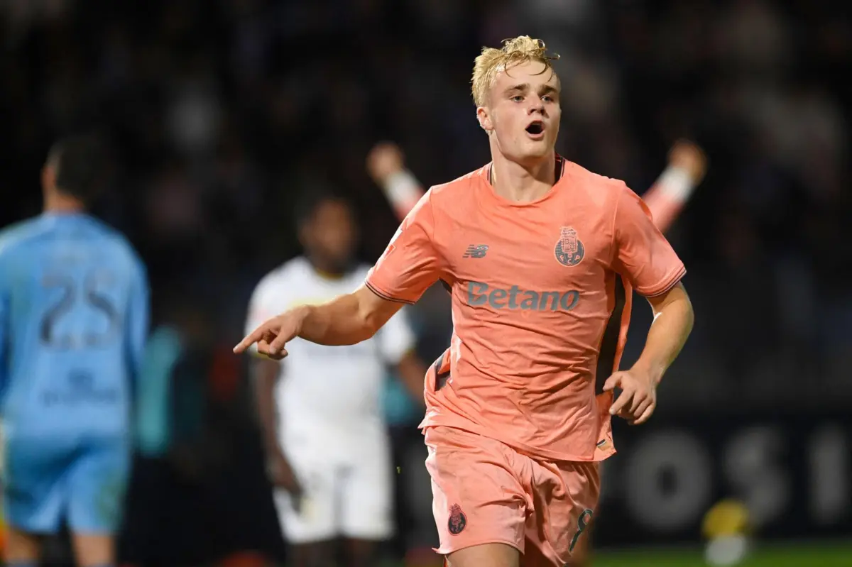 Internacional dinamarquês volta às opções de Farioli