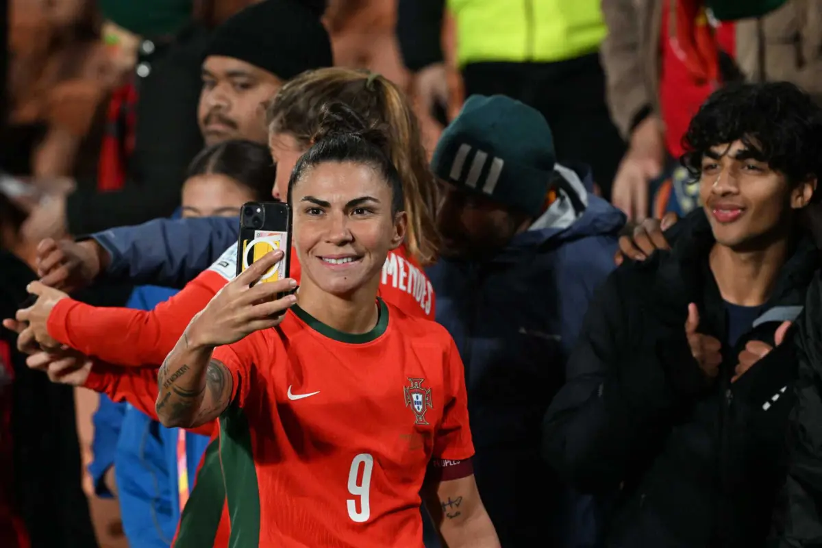 Ana Borges, capitã da seleção portuguesa, interagiu com os adeptos após a vitória sobre o Vietname