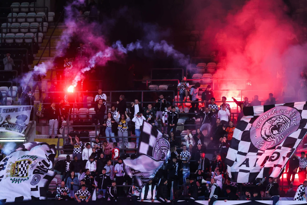 Sócios do Boavista elegem, no sábado, o novo presidente. Mesas de voto estão abertas entre as 10 e 18 horas