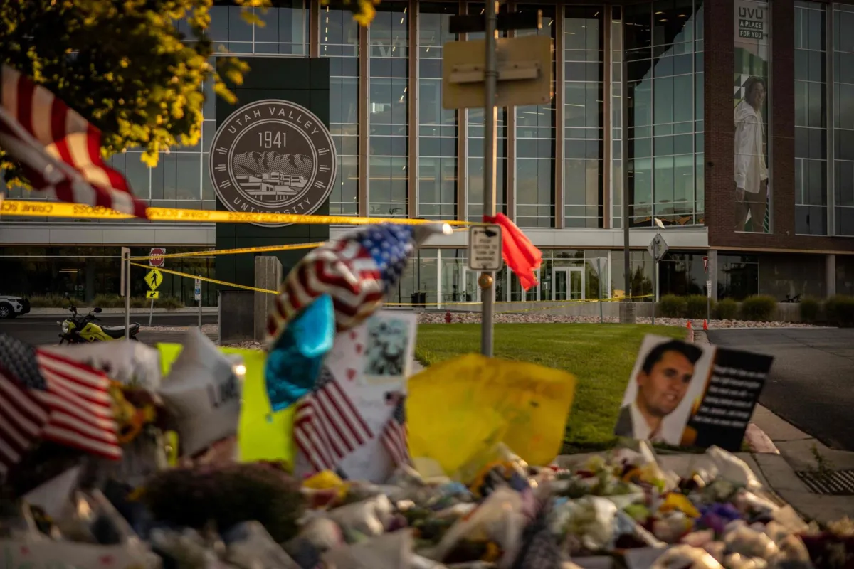 Charlie Kirk foi assassinado a tiro na Universidade de Utah Valley