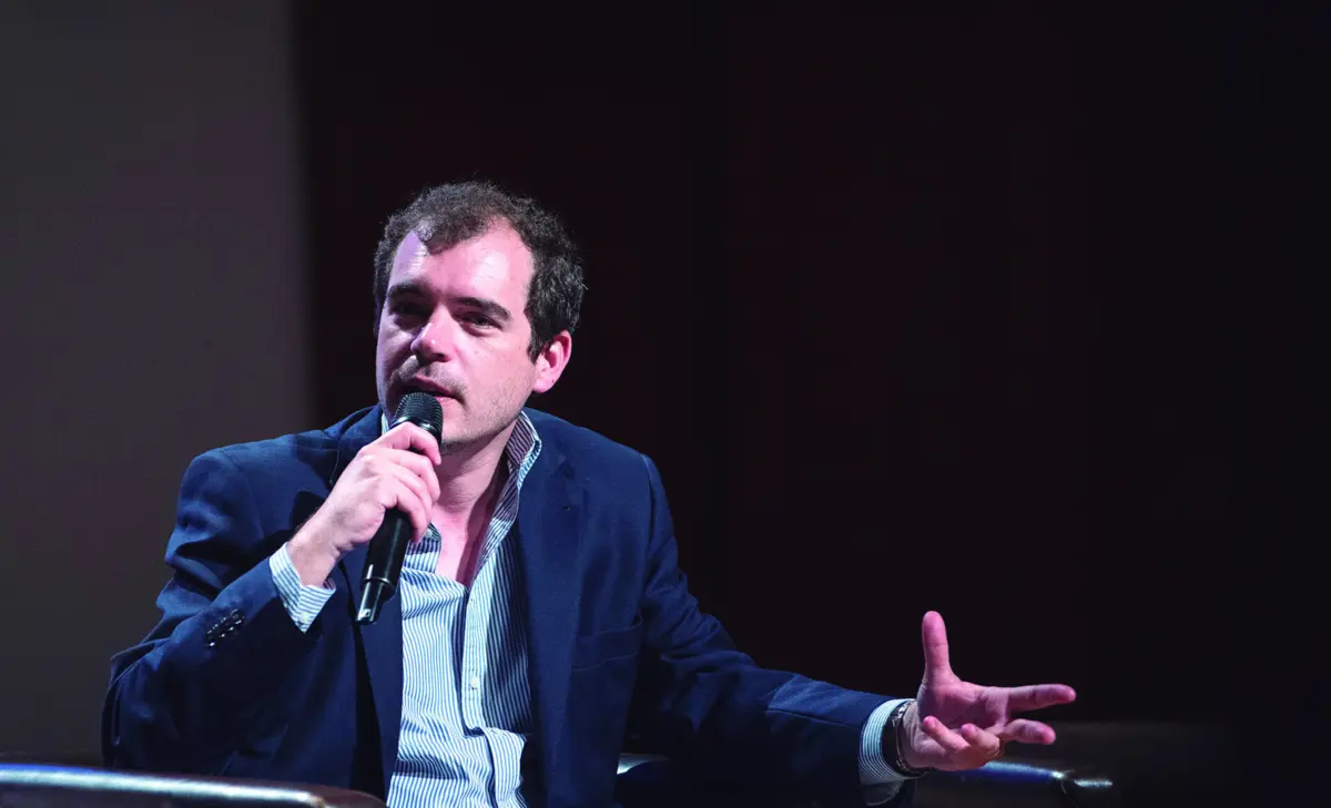 Escritor de 36 anos vê-se como “um pessimista com boa vontade”