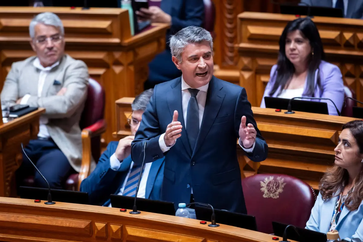 Imagem de contexto do artigo Carneiro critica suplemento de pensões "utilitarista e eleitoralista"