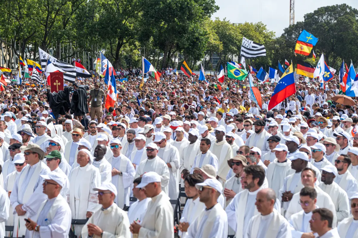 Imagem de contexto do artigo Fé juntou 16 mil pessoas de 61 países em missa no Porto