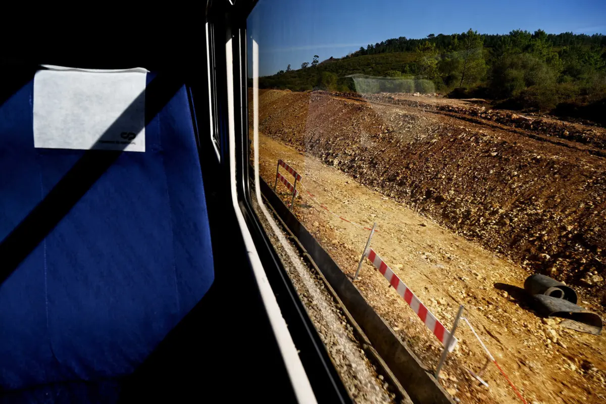 Utentes pedem a inclusão do Alfa Pendular, que passa em Grândola, no novo passe verde da CP