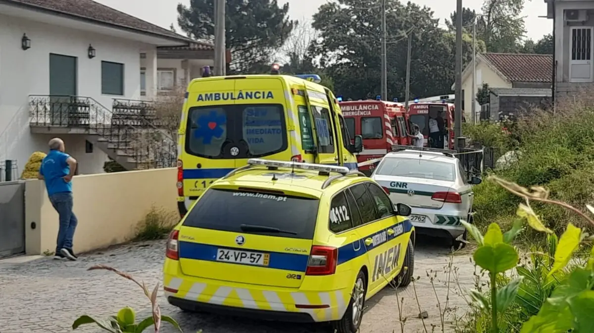 Bombeiros e GNR foram ao local